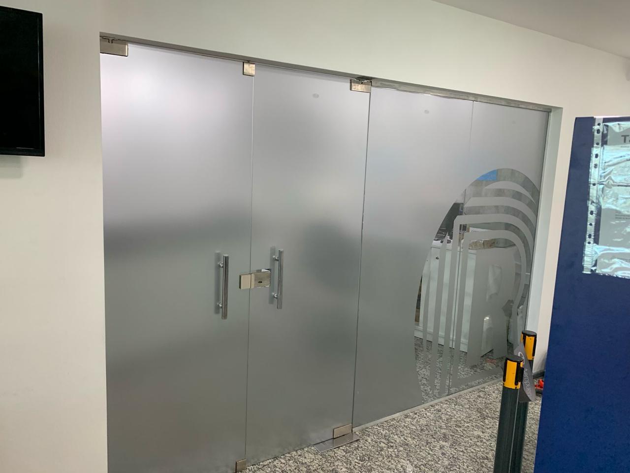 Mamparas esmeriladas para oficinas ejecutivas