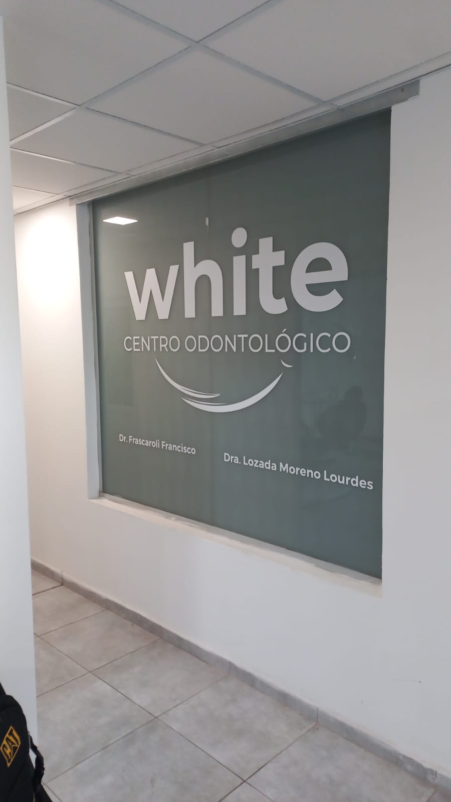 Señalética institucional de centro odontológico